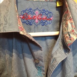 Robert Graham Men’s small classic fit!